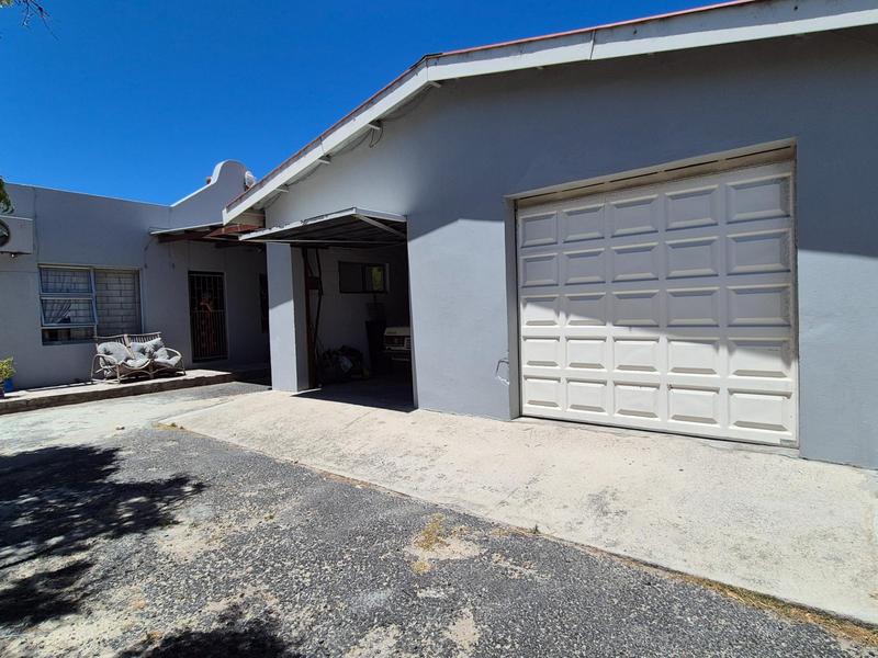 6 Bedroom Property for Sale in Gansbaai Central Western Cape